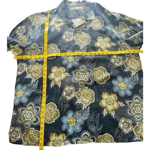 TOMMY BAHAMA Men's Size XXL -
Floral Print 100% Silk Hawaiian
Shirt - Picture 9 of 9